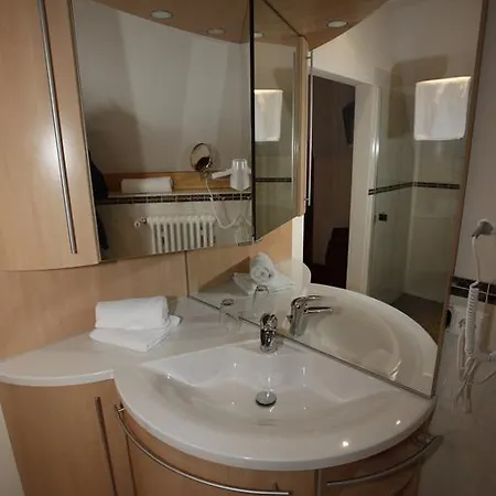 Hotell Schuberths Am Schloss 3*